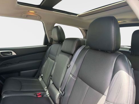 Used 2020 Nissan Pathfinder Platinum AWD/4WD image 18