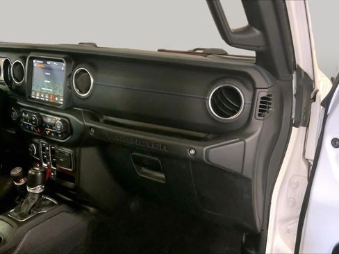Used 2022 Jeep Wrangler Unlimited Rubicon 4xe w/ Cold Weather Group AWD/4WD image 18