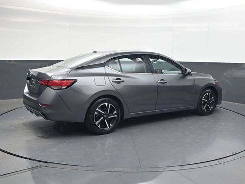 Used 2025 Nissan Sentra SV image 4