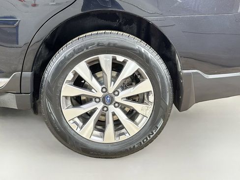 Used 2018 Subaru Outback 3.6R Touring AWD/4WD image 40