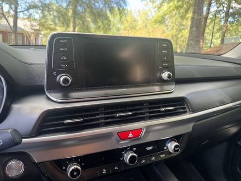 Used 2020 Kia Telluride LX AWD/4WD image 16
