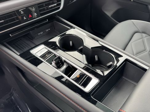 Used 2025 Volkswagen Atlas Peak Edition SE image 29