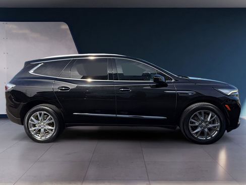 Used 2023 Buick Enclave Premium image 6