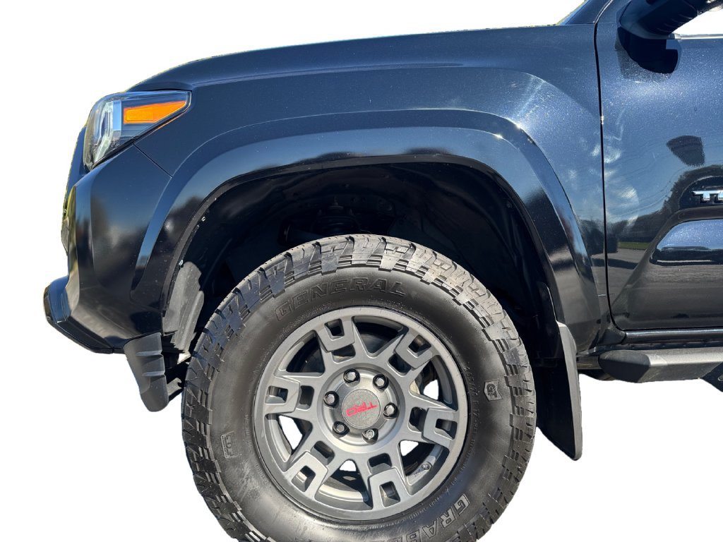 Used 2022 Toyota Tacoma TRD Sport w/ TRD Premium Sport Package AWD/4WD image 14