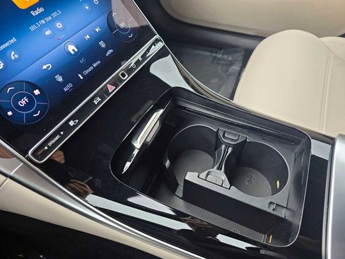 Used 2025 Mercedes-Benz C 300 4MATIC Sedan image 31