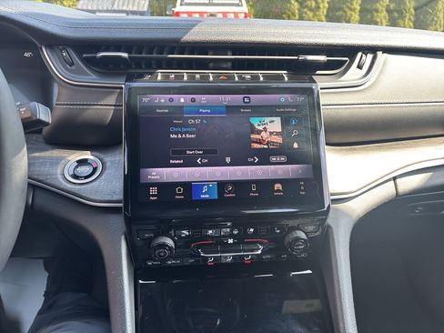 Used 2025 Jeep Grand Cherokee L Limited w/ Luxury Tech Group II image 26