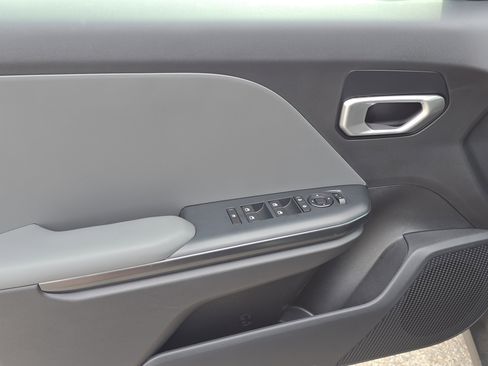 New 2025 Kia K4 LXS image 19