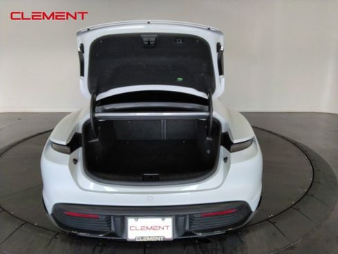 Used 2022 Porsche Taycan image 8