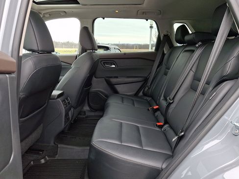 Used 2022 Nissan Rogue SL w/ SL Premium Package image 11