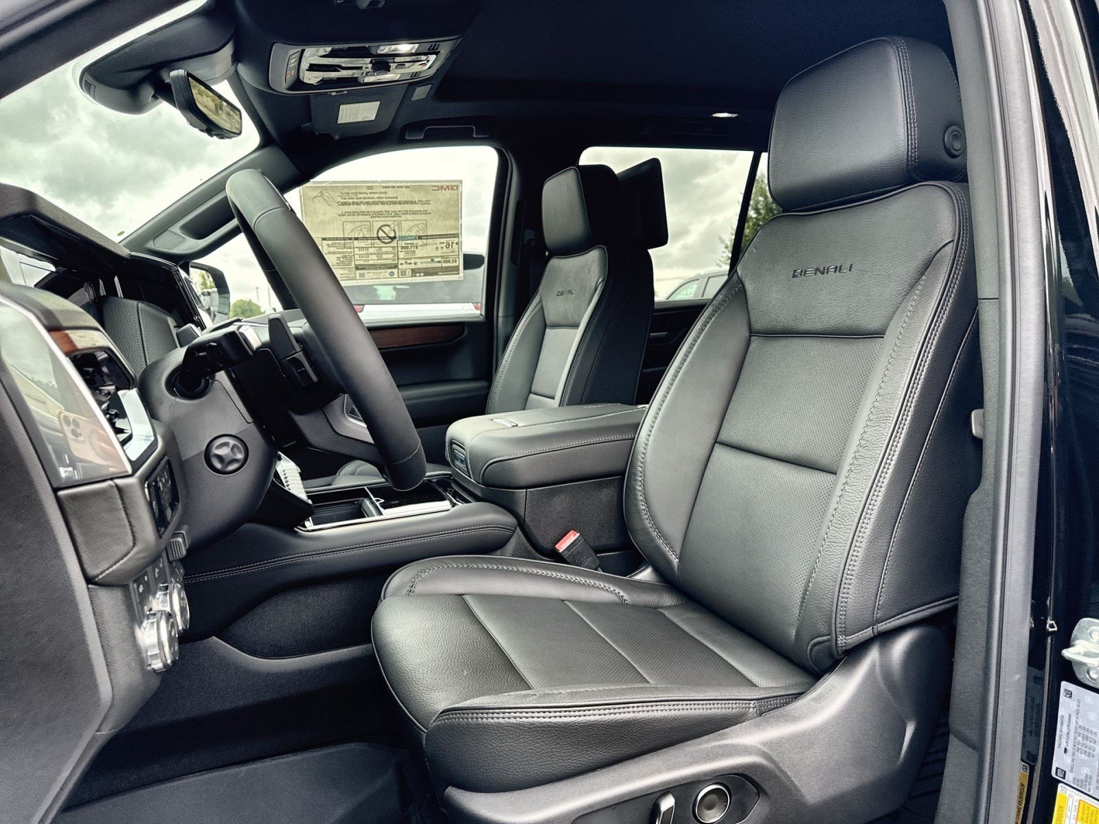 New 2026 GMC Yukon Denali w/ Denali Reserve Package AWD/4WD image 10