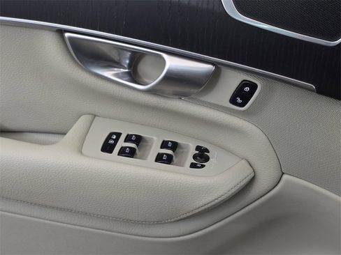 Used 2020 Volvo XC90 T5 Momentum w/ Protection Package Premier image 31