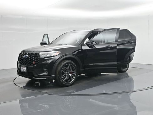 Used 2025 Ford Explorer ST image 36