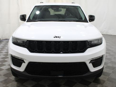 Used 2024 Jeep Grand Cherokee Limited w/ Black Appearance Package AWD/4WD image 33