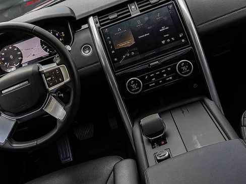 Used 2024 Land Rover Discovery S image 20