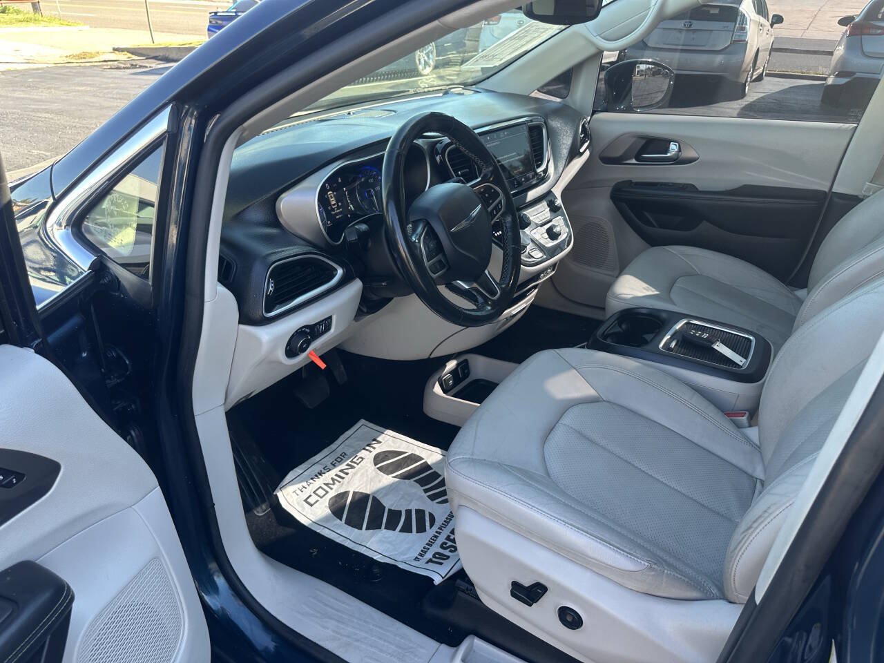 Used 2021 Chrysler Pacifica Touring-L FWD image 12