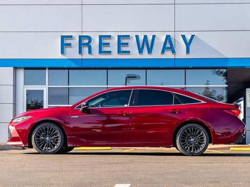 Used 2021 Toyota Avalon XSE w/ Carpet Mat Package (TMS) image 2