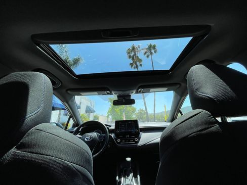 Used 2022 Toyota Corolla SE w/ SE Premium Package image 21