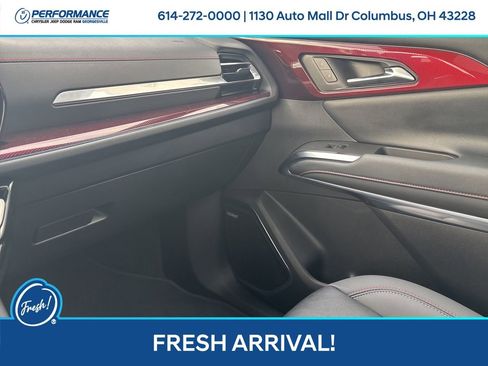 Used 2025 Chevrolet Traverse RS image 22