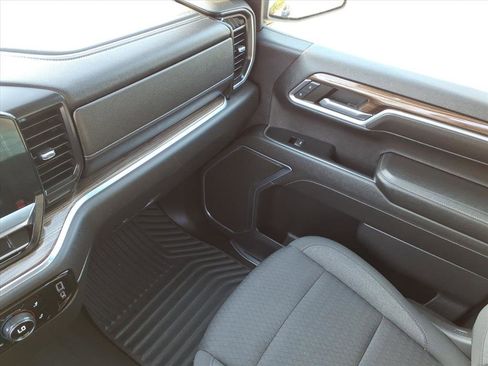 Used 2022 Chevrolet Silverado 1500 LT AWD/4WD image 31