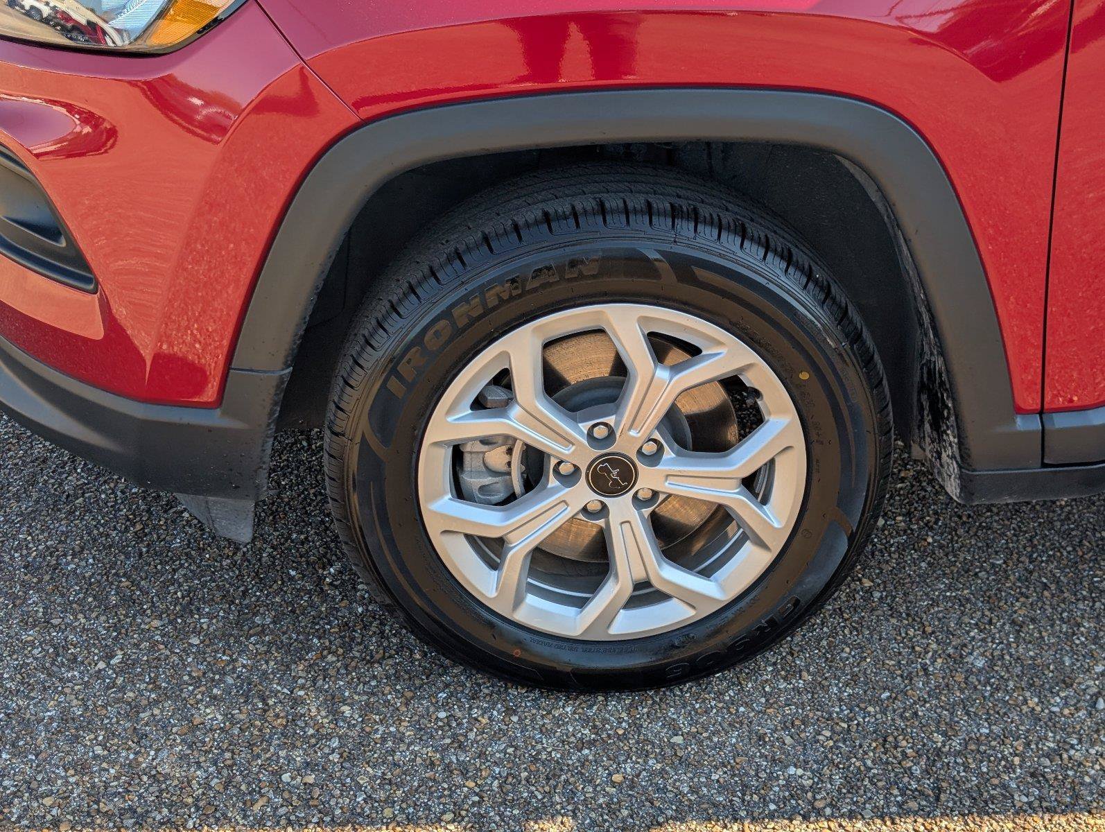 Used 2025 Jeep Compass Latitude AWD/4WD image 10