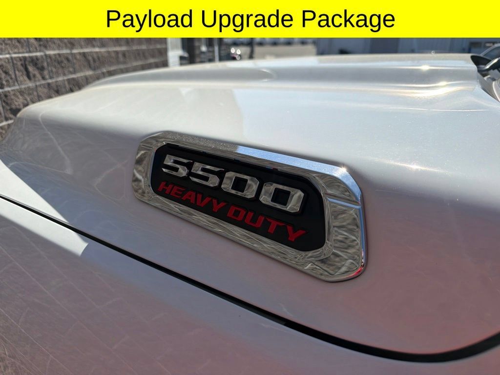 Used 2024 RAM 5500 Tradesman w/ Chrome Appearance Group AWD/4WD image 9