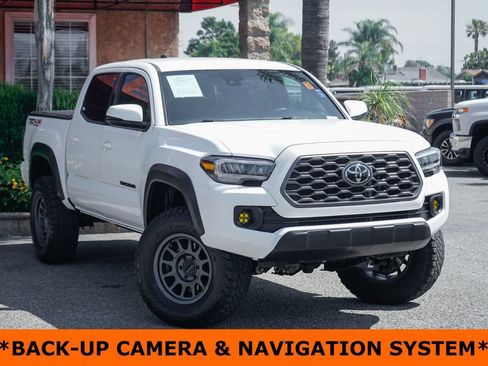 Used 2021 Toyota Tacoma TRD Off-Road w/ Technology Package AWD/4WD image 2