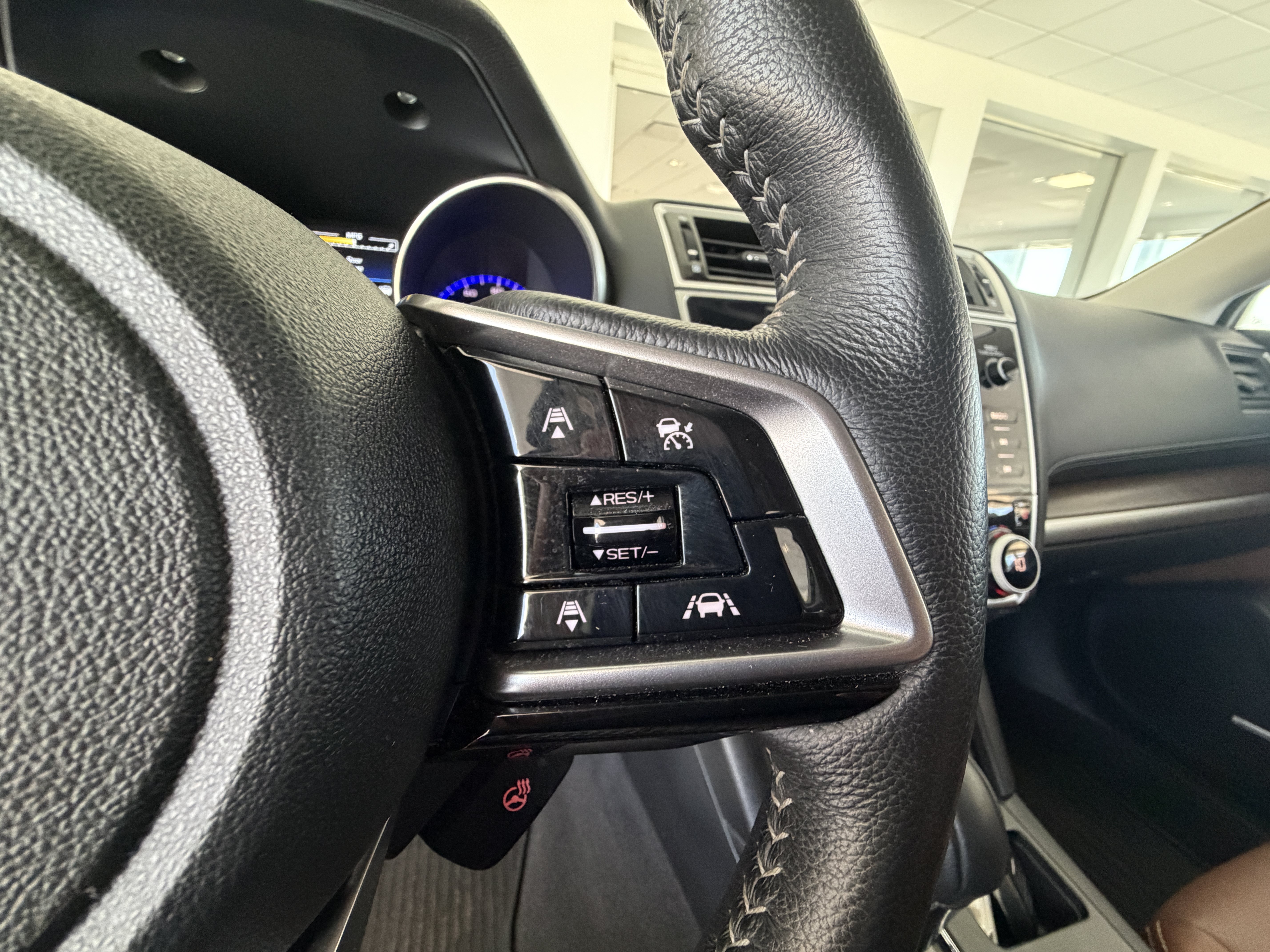 Used 2018 Subaru Outback 2.5i Touring AWD/4WD image 12