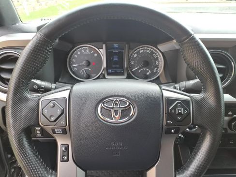 Used 2016 Toyota Tacoma Limited w/ Towing Package AWD/4WD image 22
