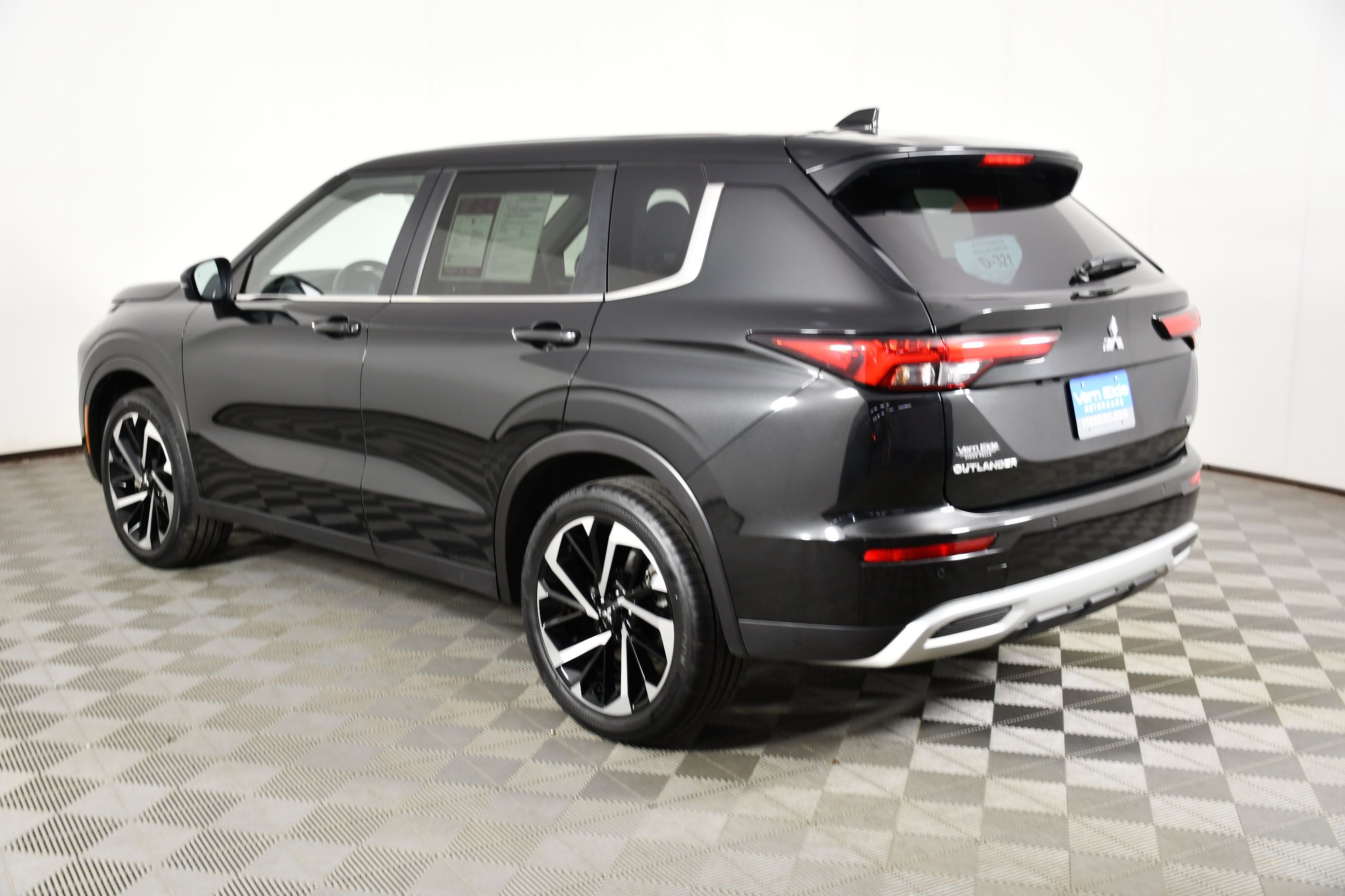 Used 2023 Mitsubishi Outlander SE AWD/4WD image 8