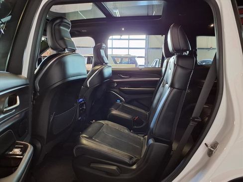 Used 2021 Jeep Grand Cherokee L Overland w/ Luxury Tech Group IV image 17