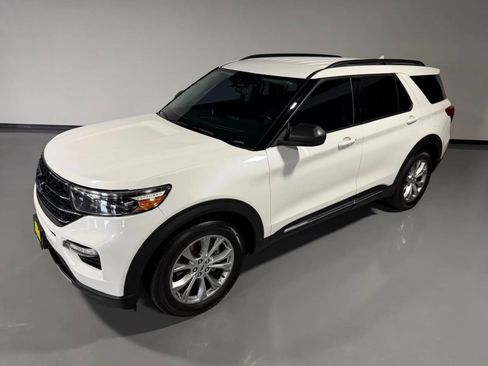 Used 2020 Ford Explorer XLT w/ Equipment Group 202A RWD image 45
