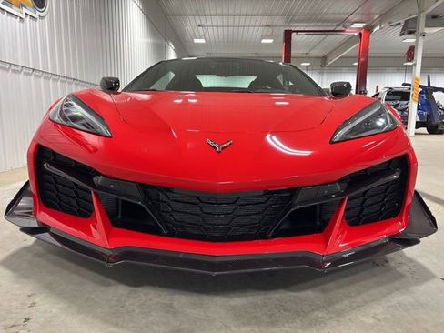 Used 2023 Chevrolet Corvette Z06 w/ Z07 Performance Package RWD image 10