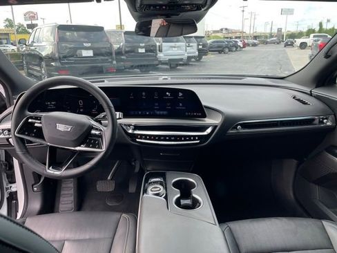 Used 2024 Cadillac Lyriq Luxury AWD/4WD image 12
