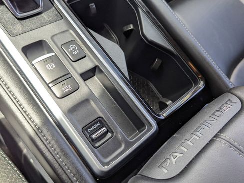 Certified 2025 Nissan Pathfinder SL FWD image 26