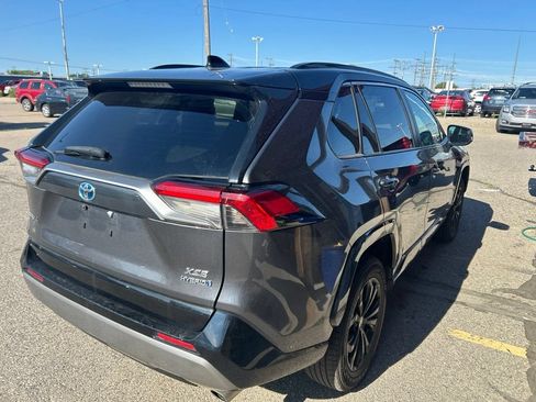 Used 2022 Toyota RAV4 XSE AWD/4WD image 6