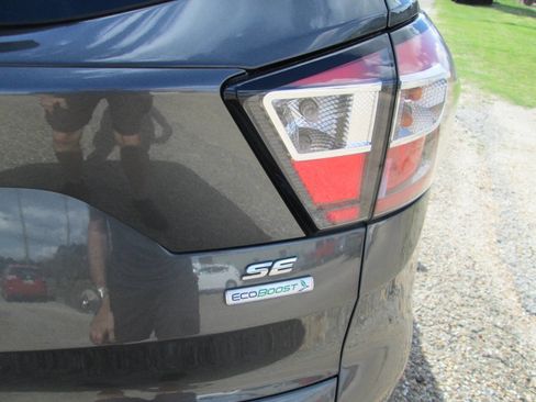 Used 2017 Ford Escape SE image 27