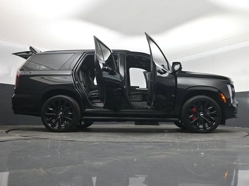Used 2026 Cadillac Escalade V w/ LPO, ONYX Package AWD/4WD image 7