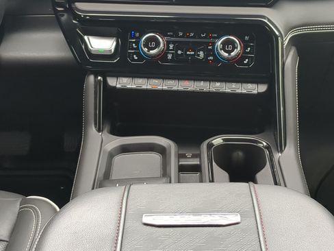 Used 2024 GMC Sierra 2500 AT4X AWD/4WD image 17