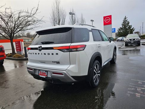 New 2025 Nissan Pathfinder Platinum image 5