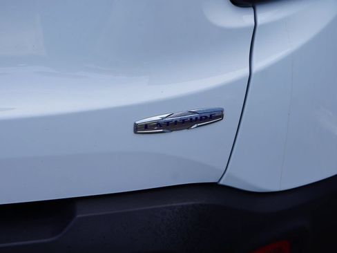 Used 2019 Jeep Renegade Latitude w/ Cold Weather Group FWD image 8