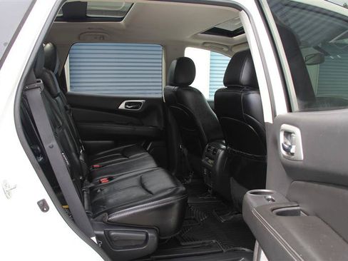Used 2018 Nissan Pathfinder SL w/ SL Premium Package AWD/4WD image 21