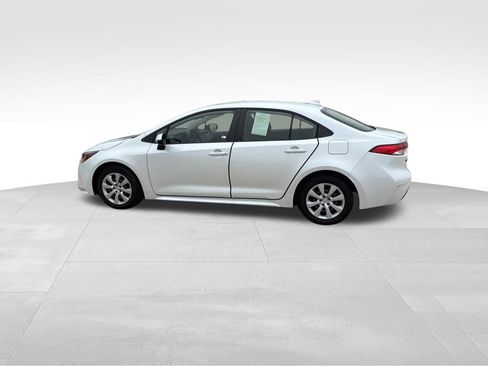 Used 2022 Toyota Corolla LE image 10