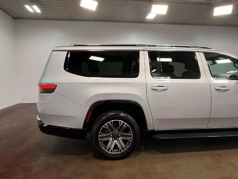 Used 2024 Jeep Wagoneer L Series II w/ Flexible Seating Group AWD/4WD image 33