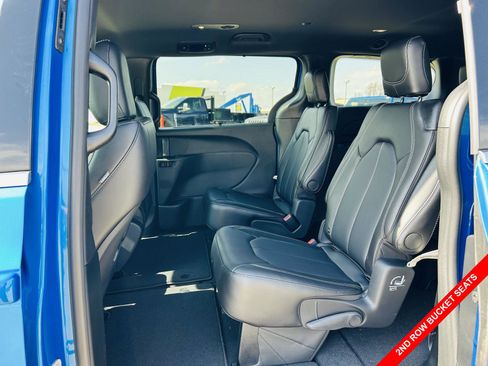 New 2026 Chrysler Pacifica Select FWD image 26