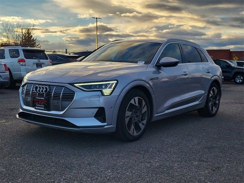 Used 2022 Audi e-tron Premium Plus w/ Premium Plus Package image 9