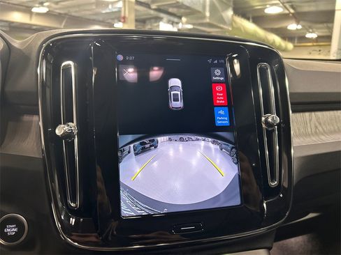 Used 2026 Volvo XC40 B5 Core w/ Climate Package image 17