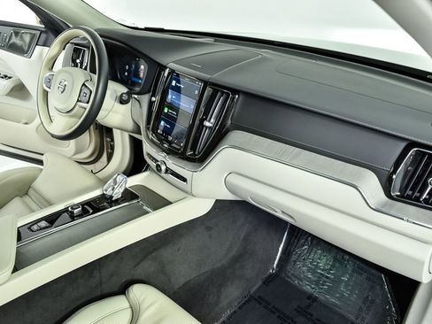 Certified 2023 Volvo XC60 B5 Ultimate w/ Protection Package Premier image 26