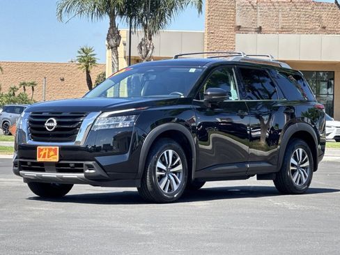 Used 2023 Nissan Pathfinder SL FWD image 7