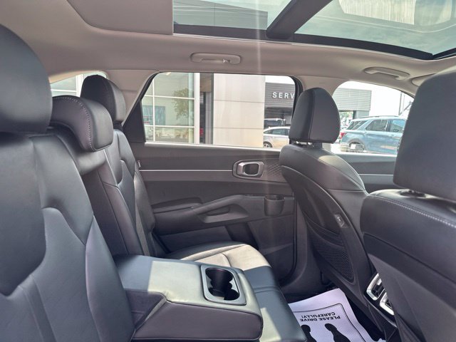 Used 2025 Kia Sorento S w/ Panoramic Sunroof Package FWD image 16