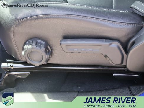Used 2020 Jeep Wrangler Unlimited Sahara AWD/4WD image 22